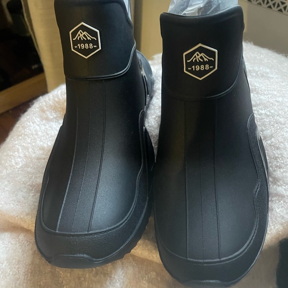 Rain boots - Picture 2 of 2